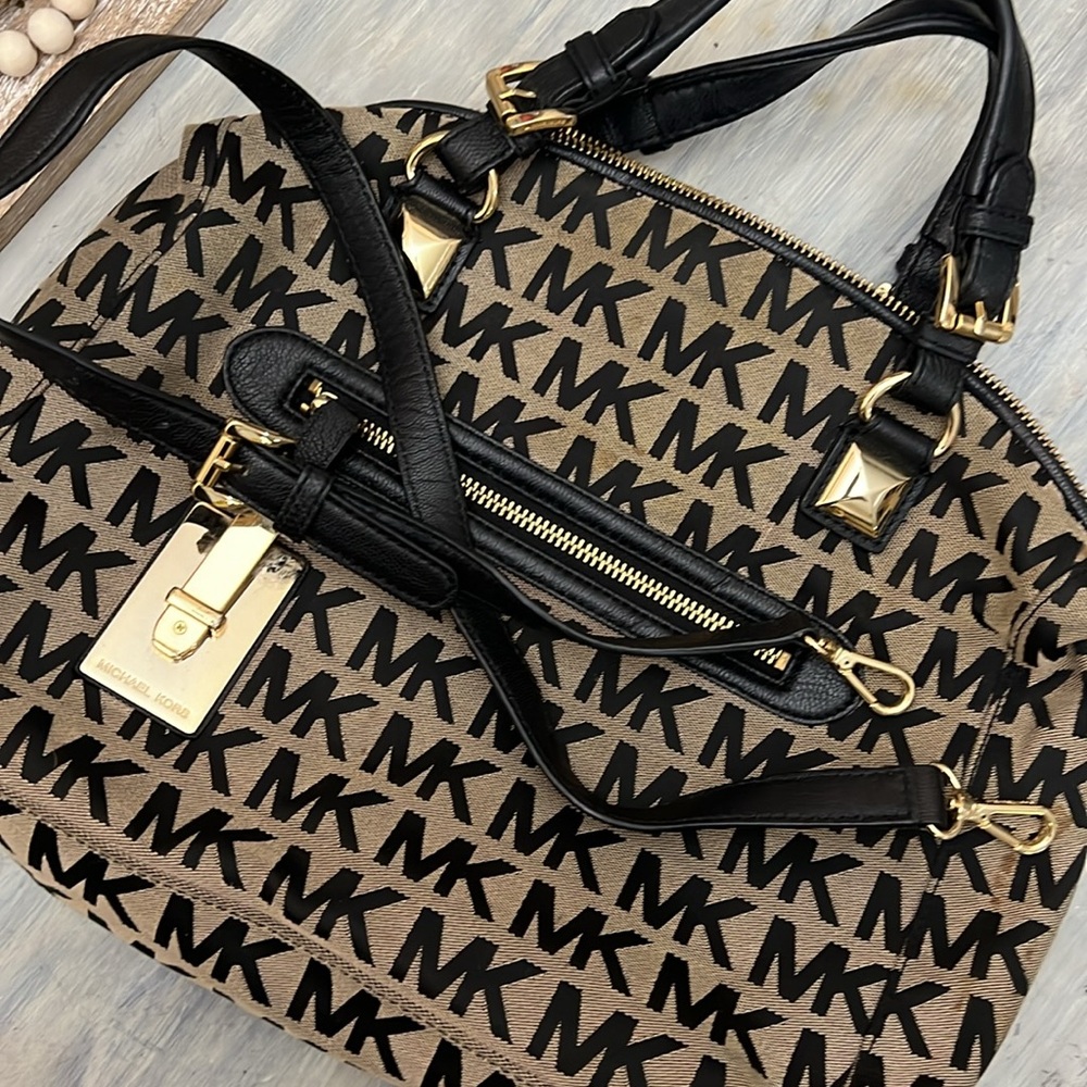 Michael Kors purse - Picture 6 of 10